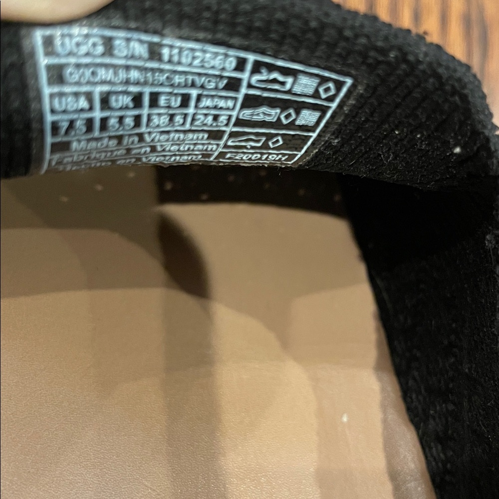 UGG sz 7.5 pull on black tan white woven sneakers flats - Picture 7 of 10